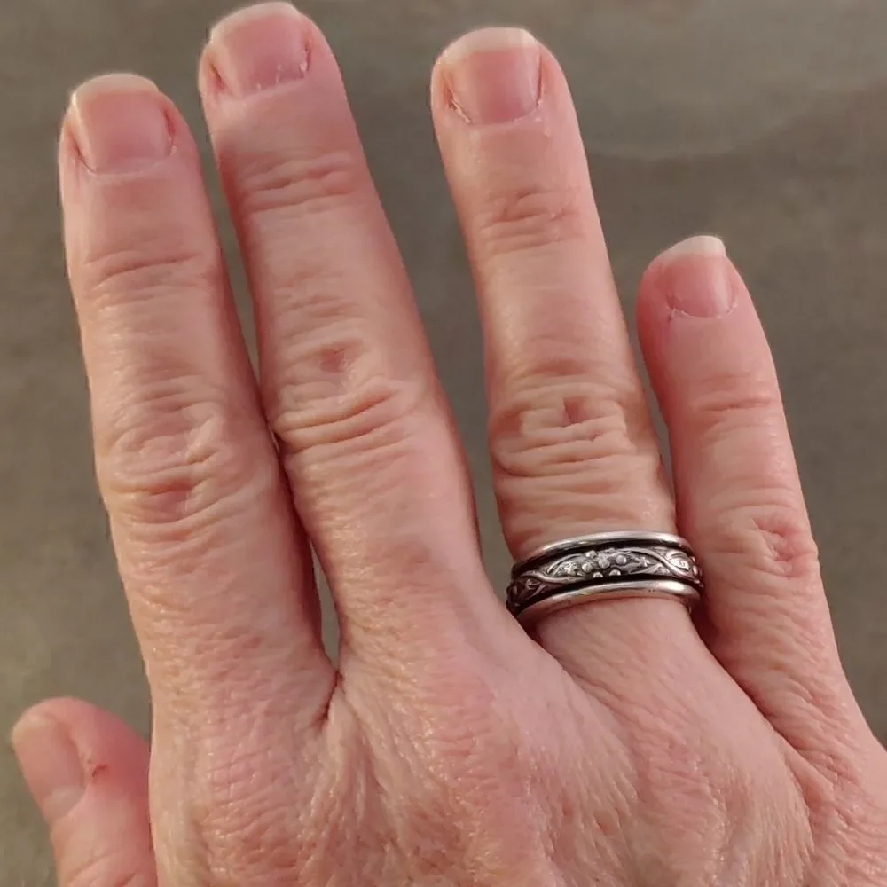 Sterling Silver Raised Design Spinner Ring Band